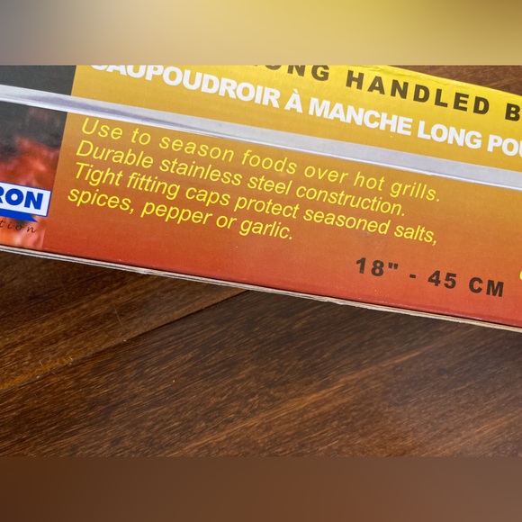 NWT BBQ Shaker + GrillStone Cleaning Block - Picture 4 of 4